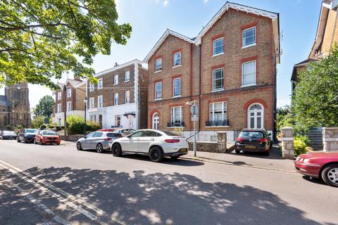 21d Trinity Place, Windsor, SL4 3AT