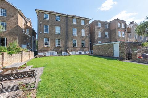 21d Trinity Place, Windsor, SL4 3AT