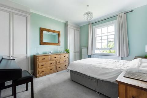 21d Trinity Place, Windsor, SL4 3AT