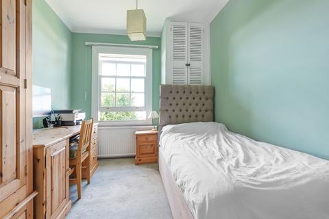 21d Trinity Place, Windsor, SL4 3AT