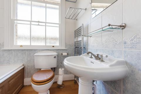 21d Trinity Place, Windsor, SL4 3AT