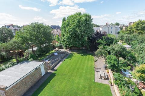 21d Trinity Place, Windsor, SL4 3AT