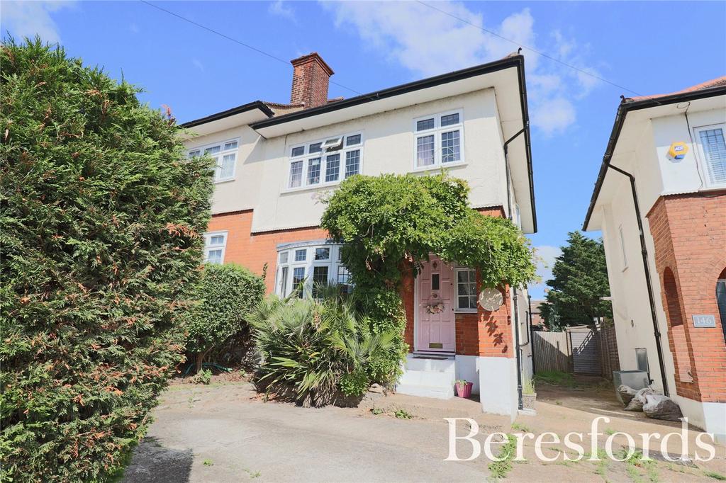 Clockhouse Lane, Collier Row, RM5 3 bed semidetached house £425,000