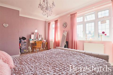 148 Clockhouse Lane, Romford, RM5 2TJ