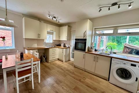 3 bedroom bungalow to rent, Hobmoor Terrace, Dringhouses, York, YO24