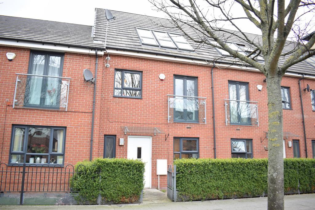Broughton Lane, Salford M7 1UF 4 bed terraced house £1,100 pcm (£254 pw)