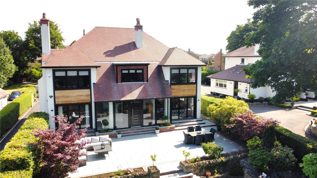 Chevet Lane, Sandal, Wakefield, WF2 4 bed detached house for sale £