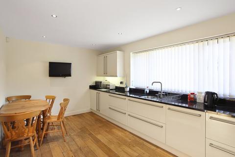 79 Brandy Carr Road, Kirkhamgate, Wakefield, WF2 0RJ