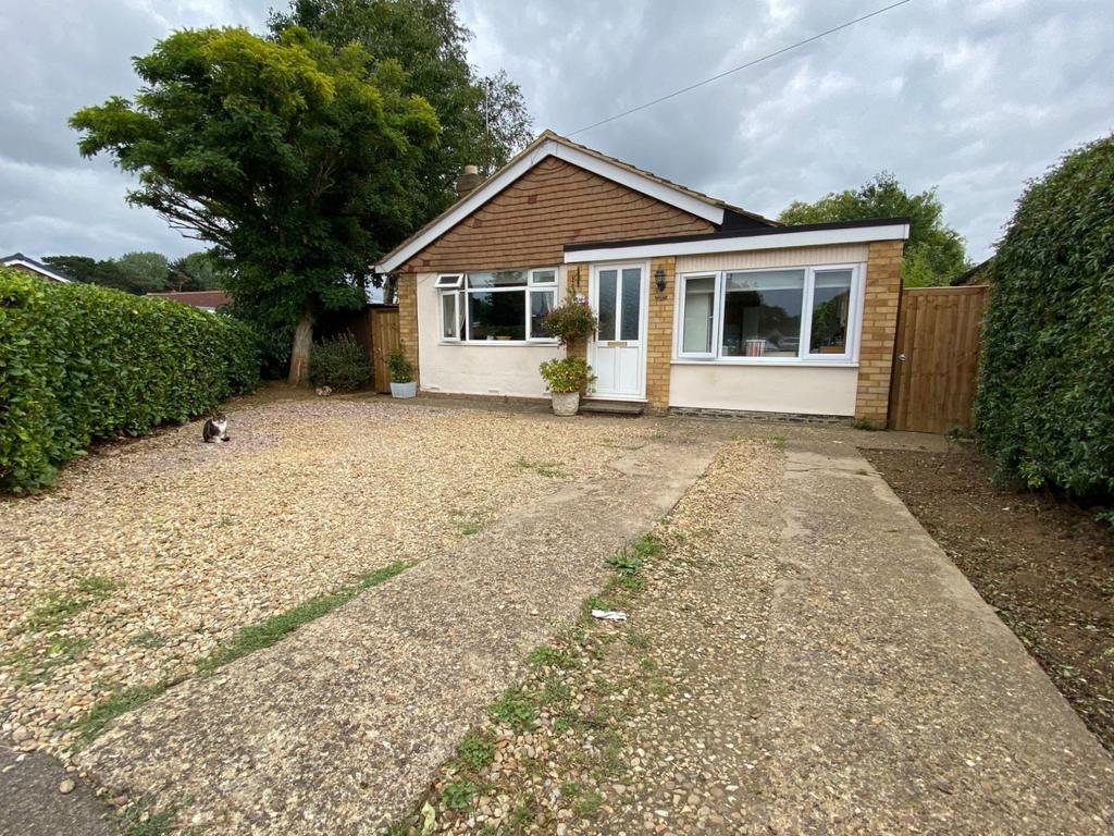 Goodwood Avenue, Parklands, Northampton NN3 6EF 2 bed detached bungalow