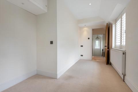 14 Logs Hill, Chislehurst, BR7 5LW