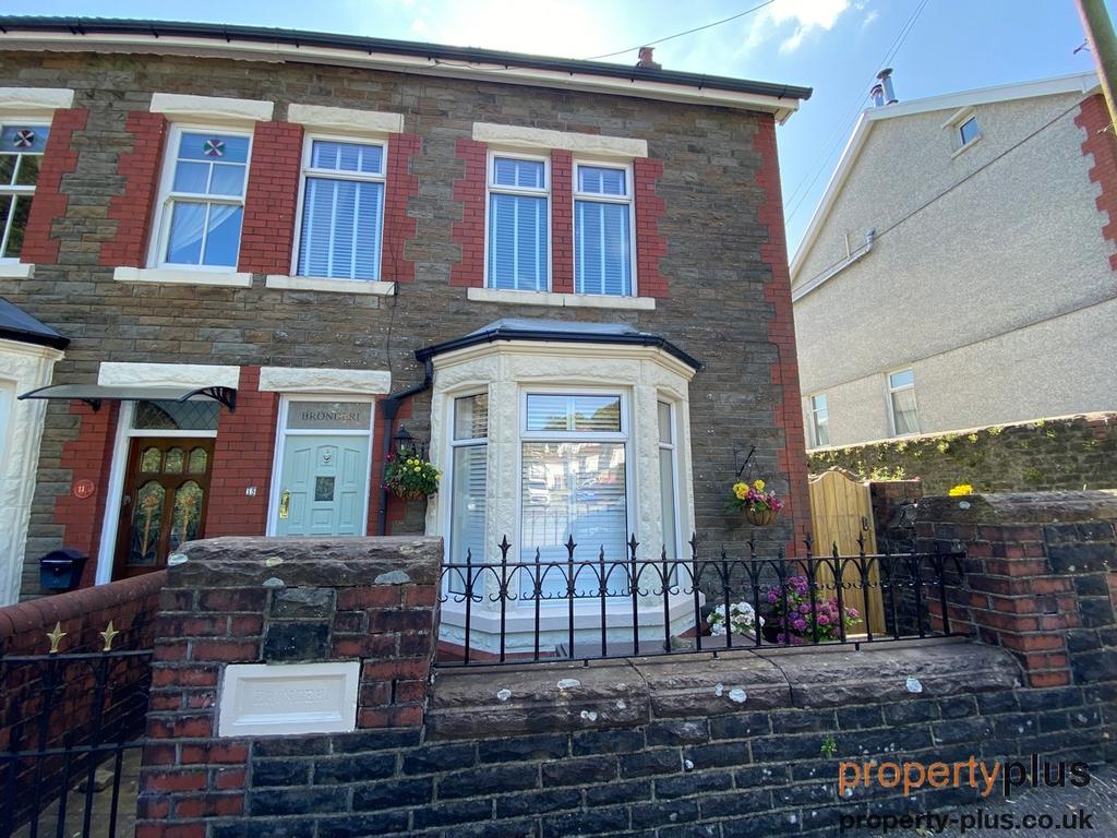 The Parade, Ton Pentre Ton Pentre 5 bed semidetached house £275,000