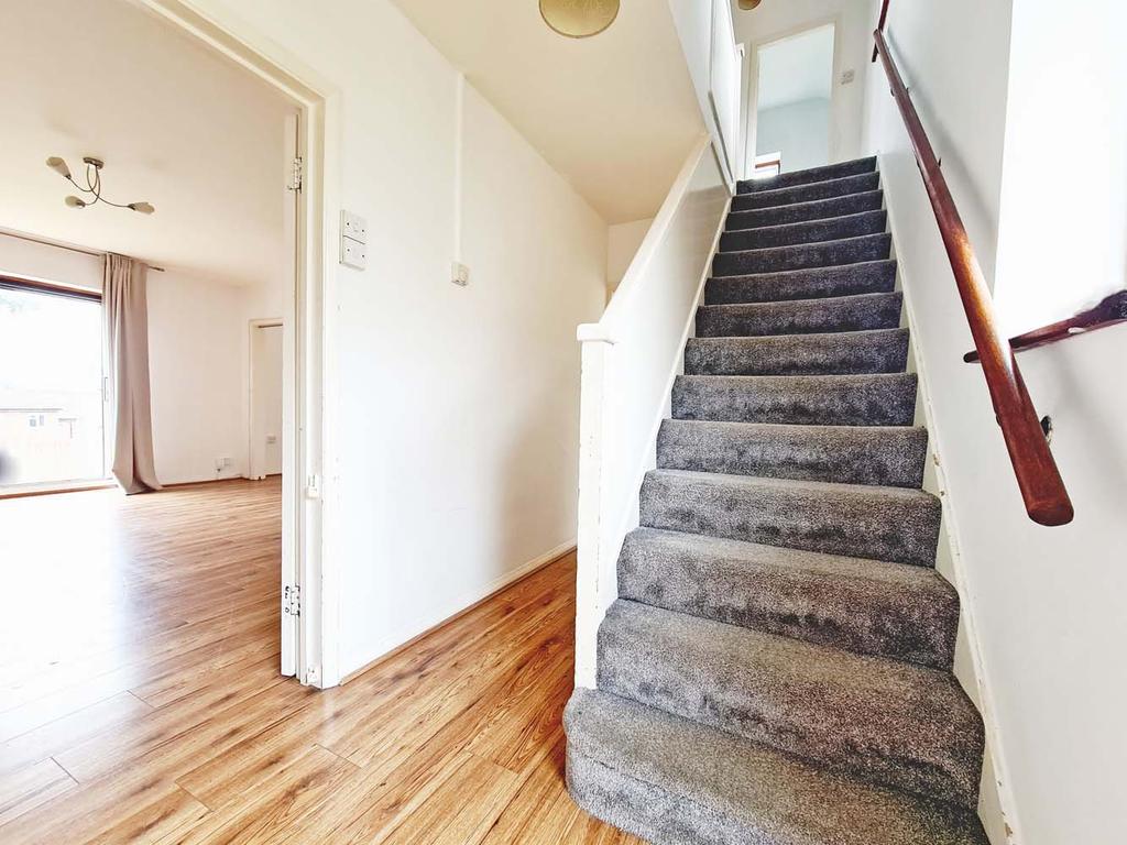 Redcar Road, Harold Hill, Essex RM3 3 bed semidetached house £1,450