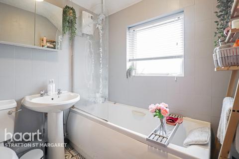 20 Okus Grove, Swindon, SN2 7QA