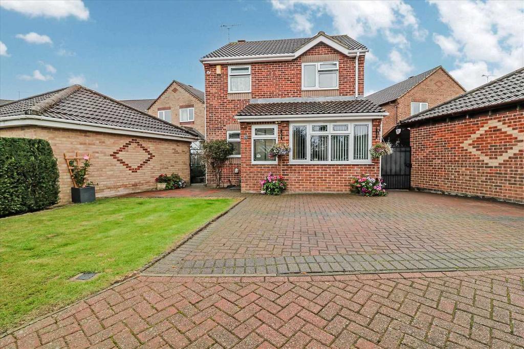 Adelaide Close, Waddington, Lincoln 3 bed detached house for sale £