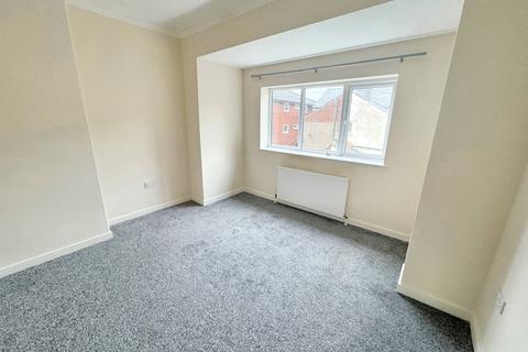 2 bedroom flat to rent, Raikes Parade, Blackpool FY1