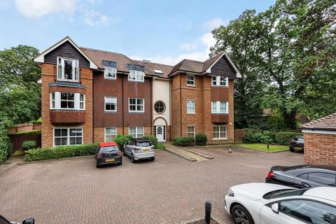 Flat 11, Woodlands House, 89 Old Woking Road, West Byfleet, KT14 6HZ