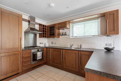 Flat 11, Woodlands House, 89 Old Woking Road, West Byfleet, KT14 6HZ