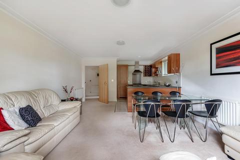 Flat 11, Woodlands House, 89 Old Woking Road, West Byfleet, KT14 6HZ