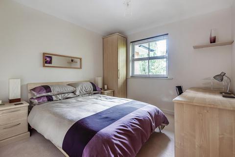 Flat 11, Woodlands House, 89 Old Woking Road, West Byfleet, KT14 6HZ