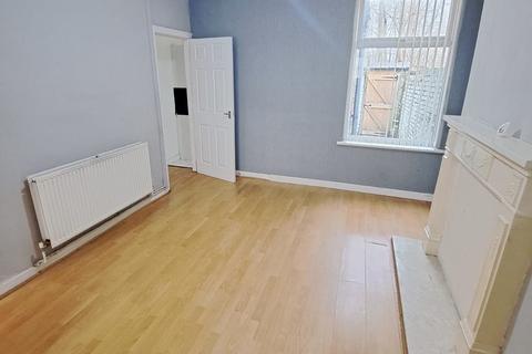 3 bedroom terraced house to rent, Great family home on Tiverton St in Wavertree