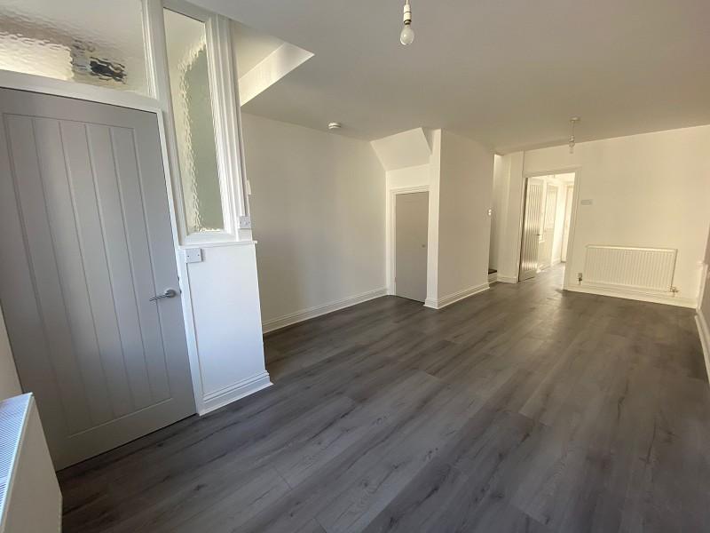 Regent Street, Treorchy, Rhondda... 3 bed terraced house £600 pcm (£138 pw)