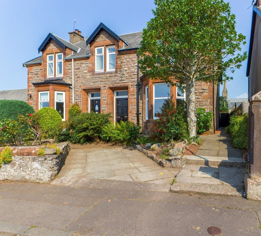 Albany Drive, Lanark, ML11 2 bed semidetached house £795 pcm (£183 pw)