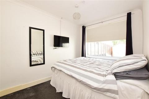 127 South End Road, Rainham, RM13 7XS