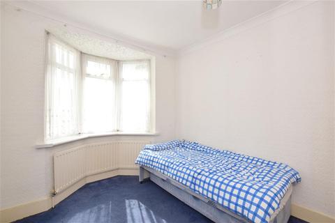 127 South End Road, Rainham, RM13 7XS