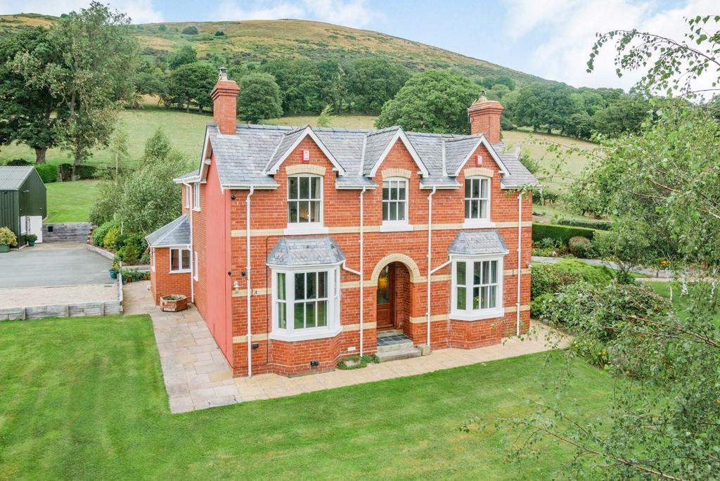 Middletown, Welshpool, Powys 5 bed detached house £700,000