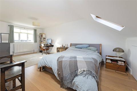 98 Alfriston Road, London, SW11 6NW