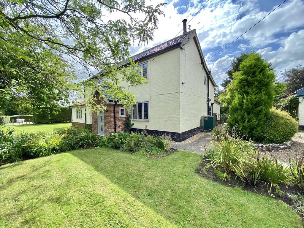 Carleton Rode 4 bed detached house £650,000