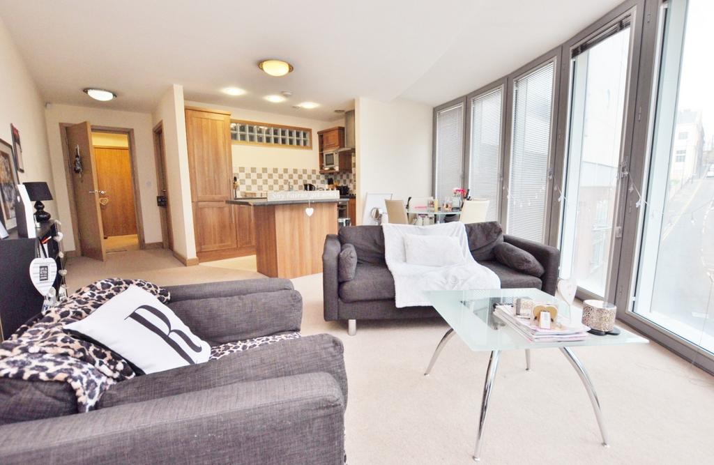 Living Room (Main)