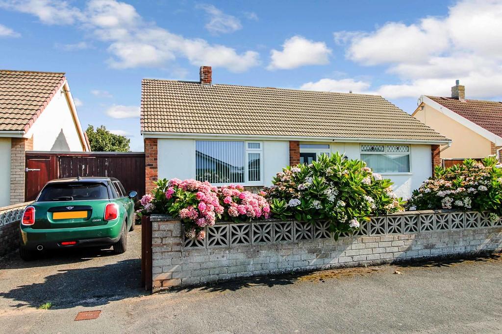 Roland Avenue, Kinmel Bay 3 bed detached bungalow £215,000