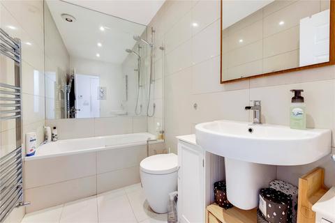 2 bedroom flat for sale, Lavender Hill, London
