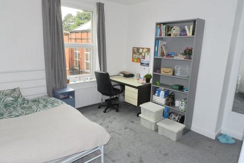 14 School View, Leeds, LS6 1EN