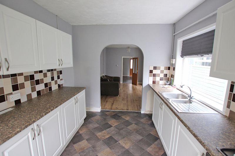 Kitchen photo 2