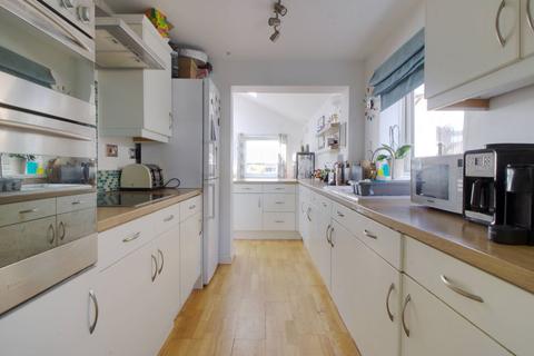3 Fairway Close, Braunton, EX33 1EA