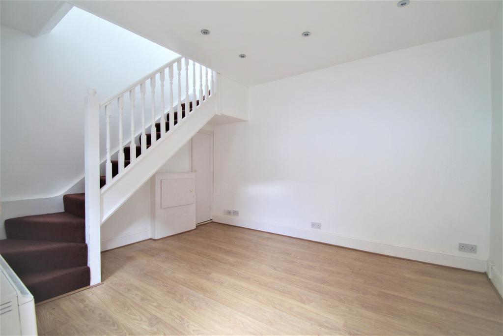 One bedroom Cottage Style Split-Level Maisonette