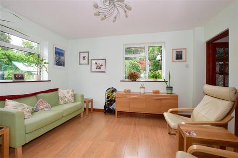 3 Redwood Close, Kenley, CR8 5DA
