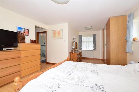 3 Redwood Close, Kenley, CR8 5DA
