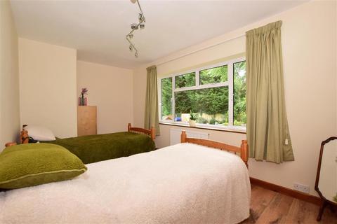 3 Redwood Close, Kenley, CR8 5DA