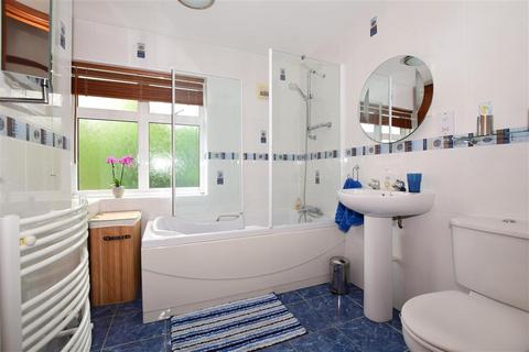3 Redwood Close, Kenley, CR8 5DA