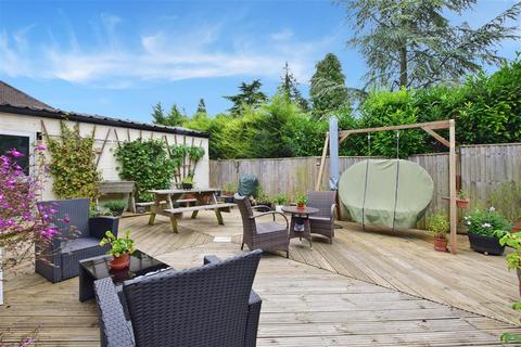 3 Redwood Close, Kenley, CR8 5DA