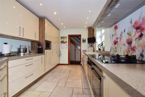 3 Redwood Close, Kenley, CR8 5DA