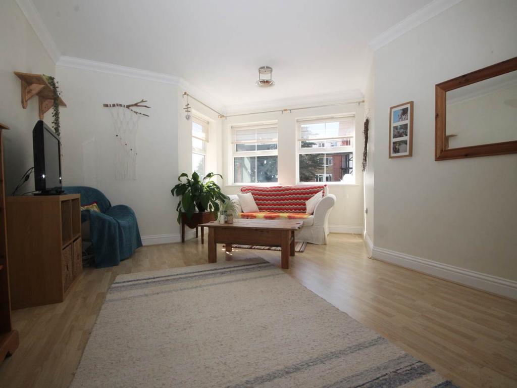 Flat 7 Sea View, 14 Spa Road, 2 bed apartment £