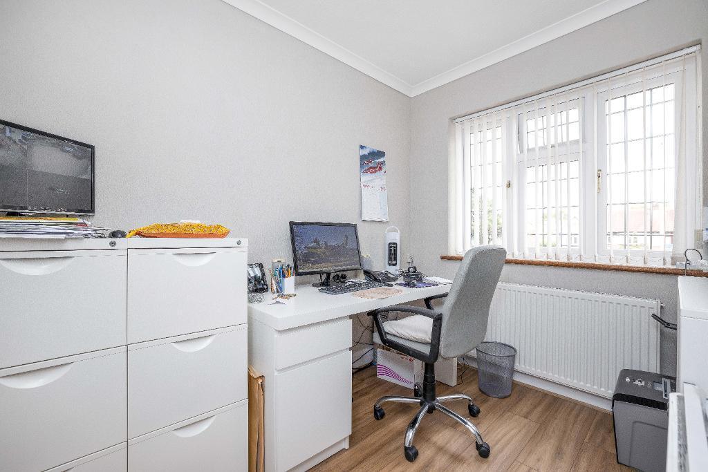 Bedroom 5/home office