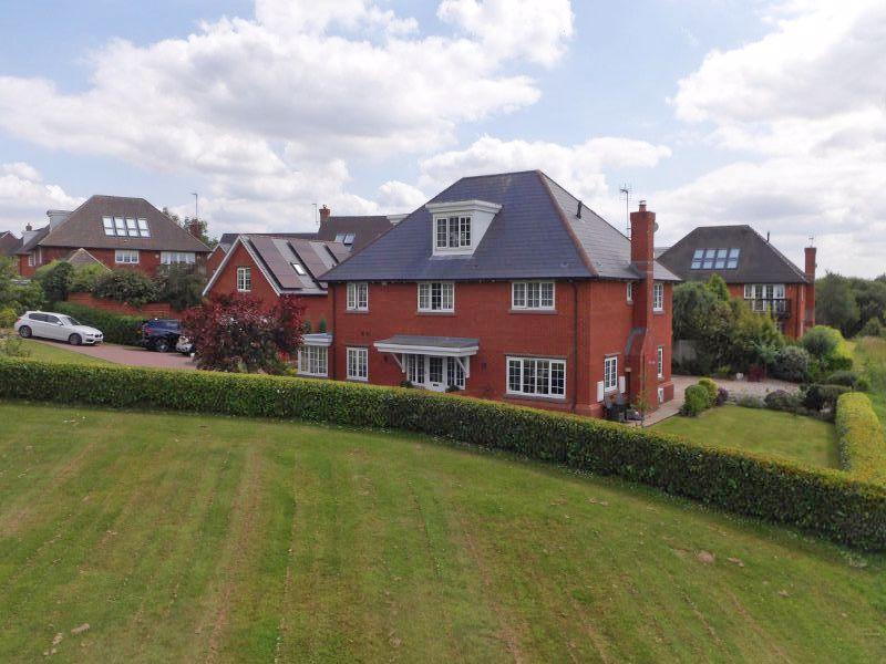 Wychwood Park, Wychwood Park, Cheshire 5 bed detached house £800,000