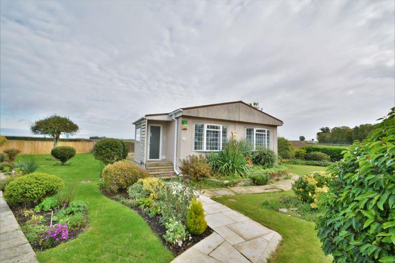 Greenacres Park, Meysey Hampton, Gloucestershire 2 bed detached bungalow £50,000