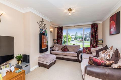 13 Beech Road, Horsham, RH12 4NR