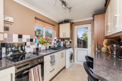 13 Beech Road, Horsham, RH12 4NR